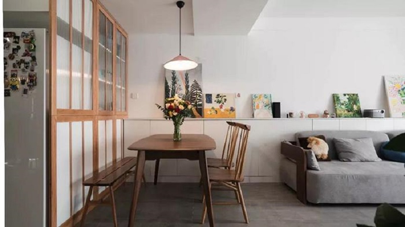 「餐桌擺錯害全家健康？警惕『樑壓餐桌』風水禁忌，讓你病痛纏身！」