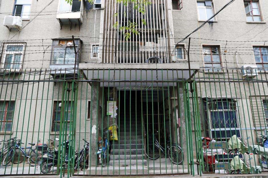 「圍牆加刺，防盜不成反招厄運！居家風水恐變牢獄煞！」