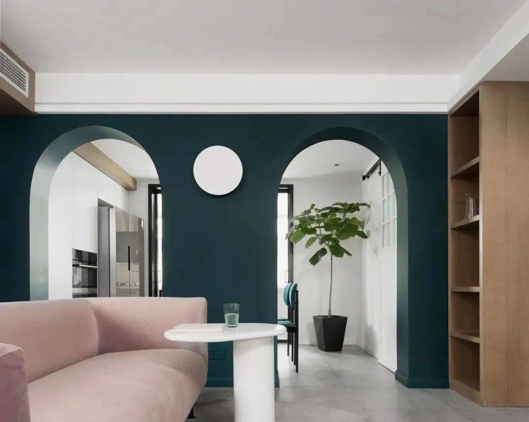 「小心家宅隱藏的迴風煞：雙門設計恐引發破財離心、官司纏身！」