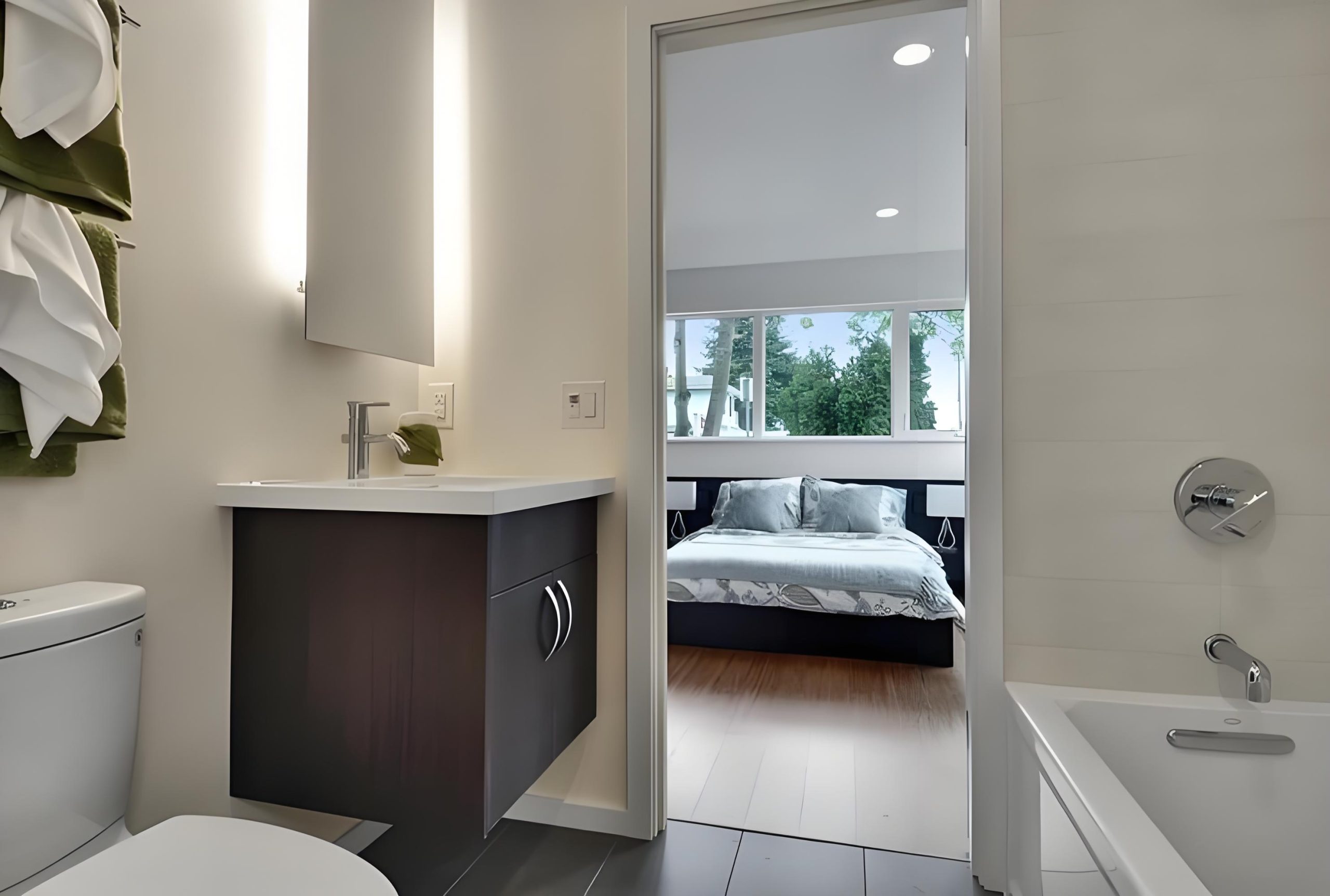 「入住套房前必看！廁所門衝床，睡得再好也等於慢性自殺！」