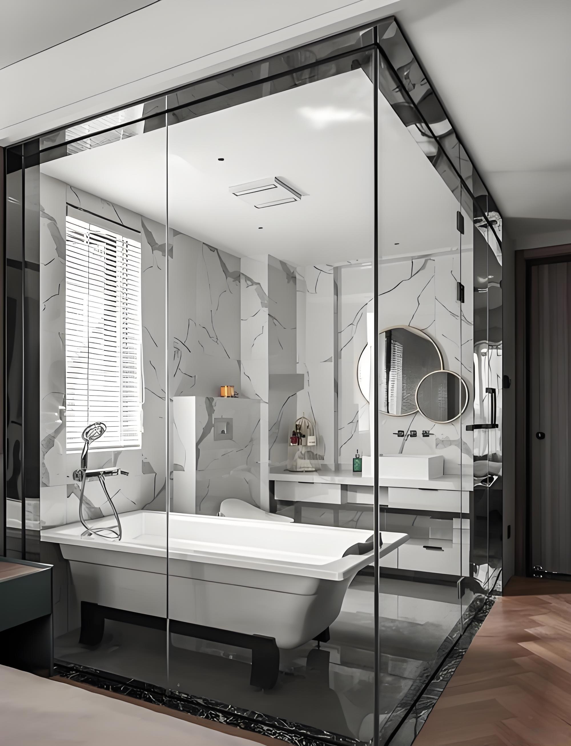 浴廁設置透明牆面