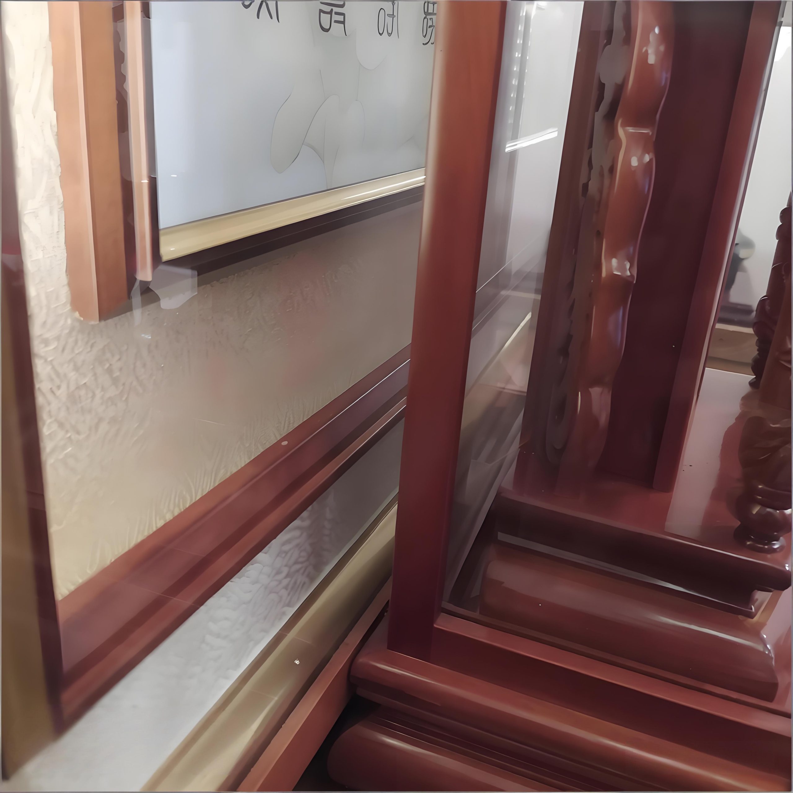 祖先牌位貼牆＝後代沒退路？風水師警告：快檢查你家神桌！