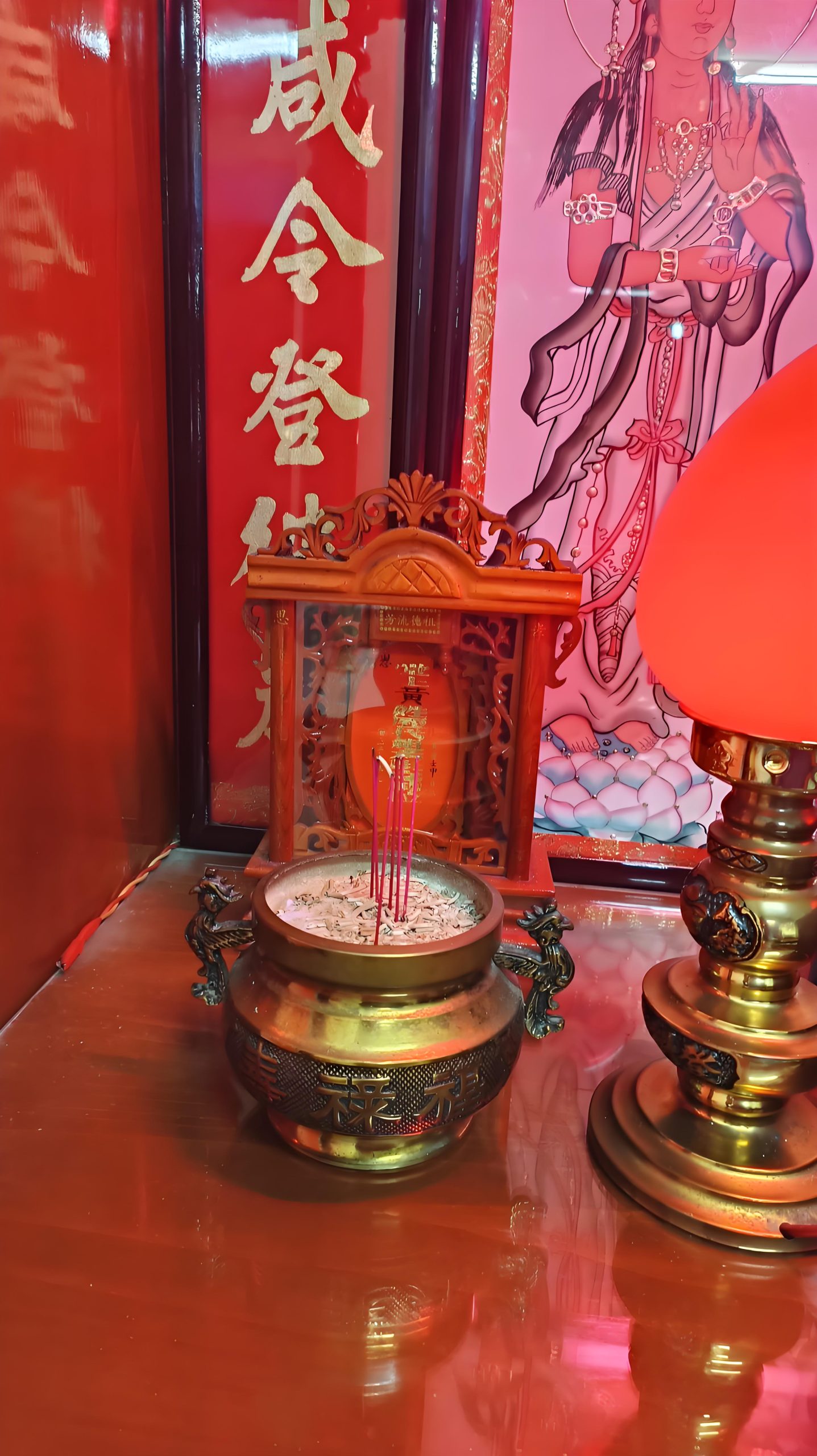 神龕壓祖先牌位