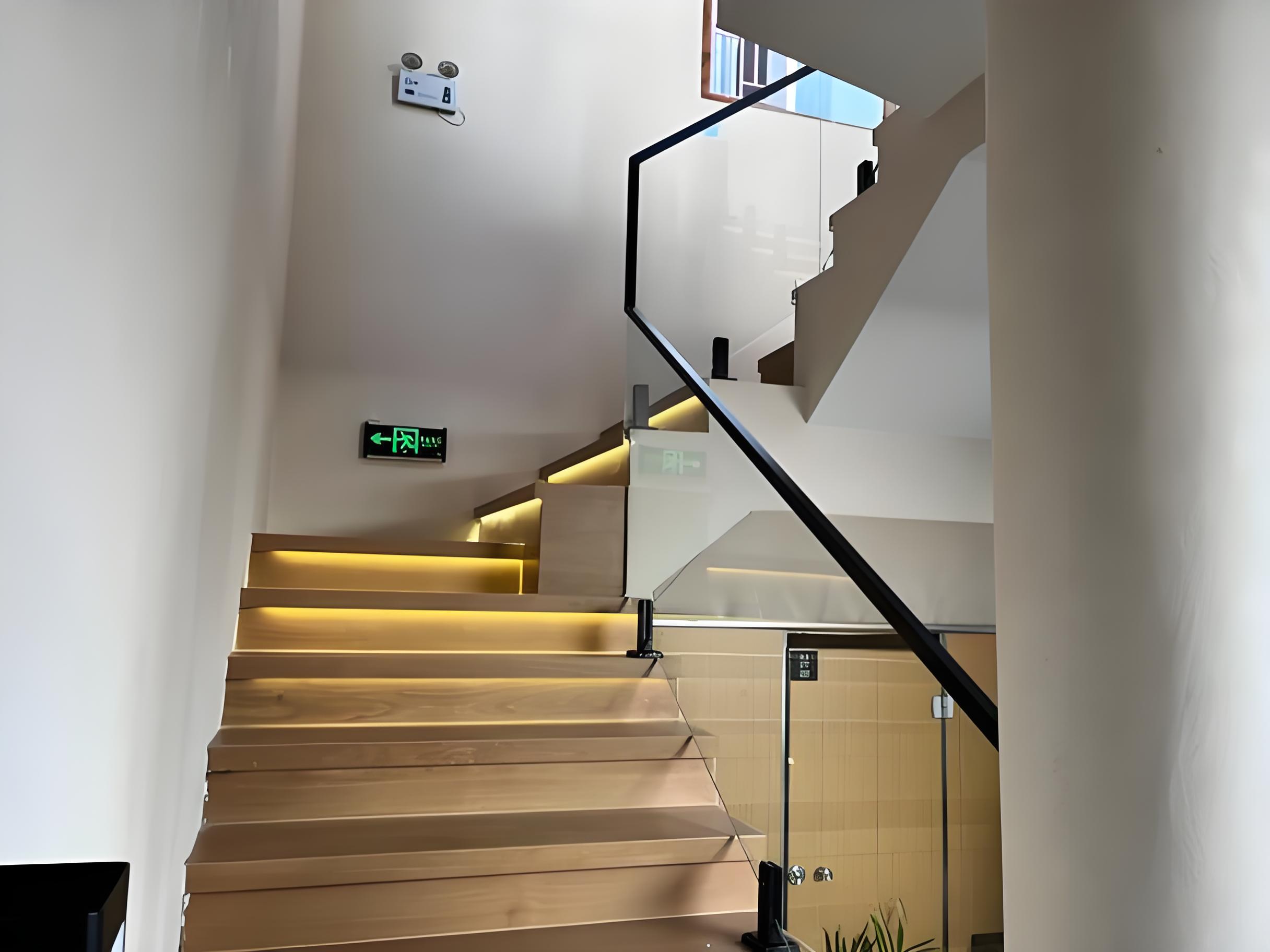 為什麼樓梯居中是大忌？風水皇極位 vs 建築安全，一次看懂避凶關鍵！